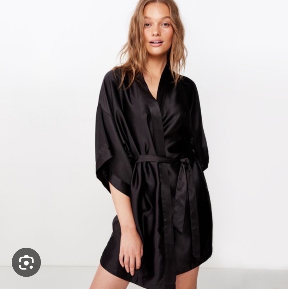 Third Love Black Satin‎ Short Robe One Size